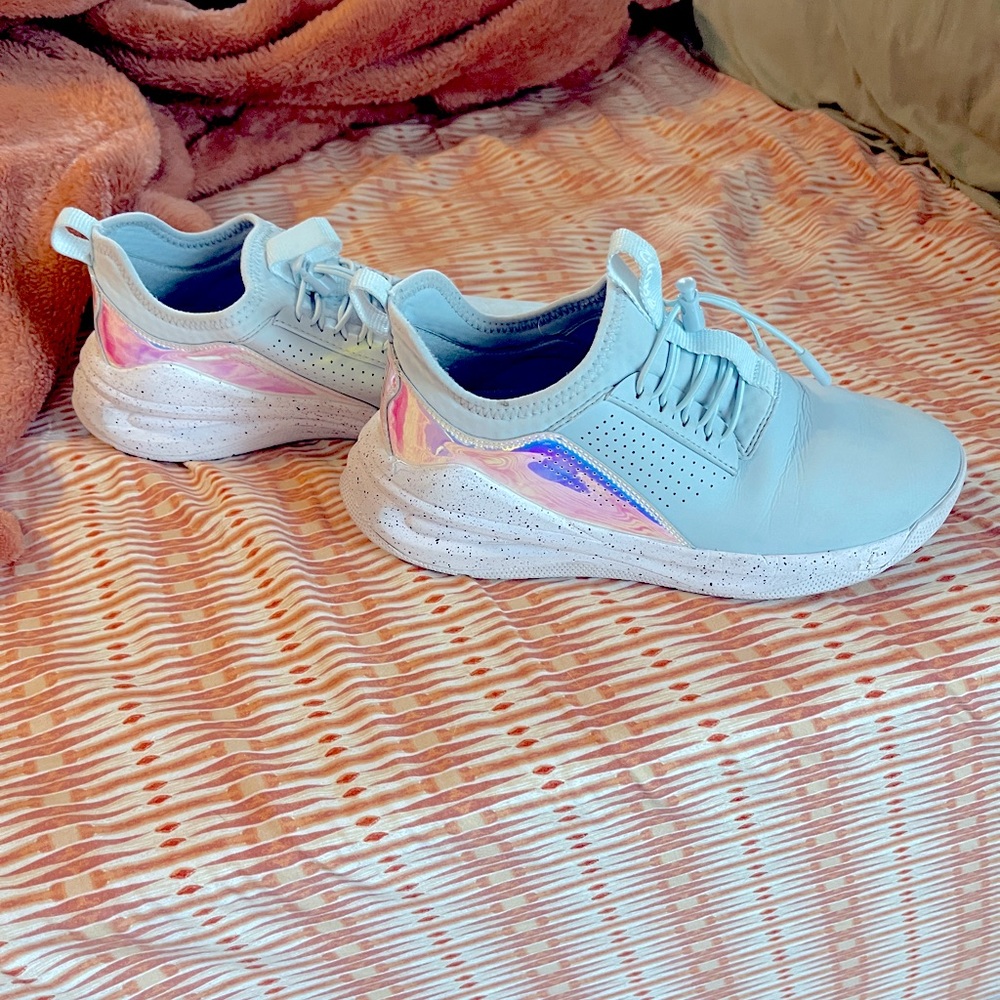 Clove holographic special edition